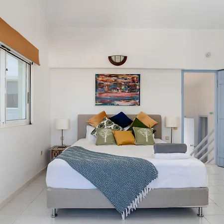 Отель Costa Avithos 4*