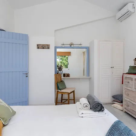 Отель Costa Avithos 4*