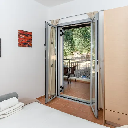 Costa Avithos Отель Свороната