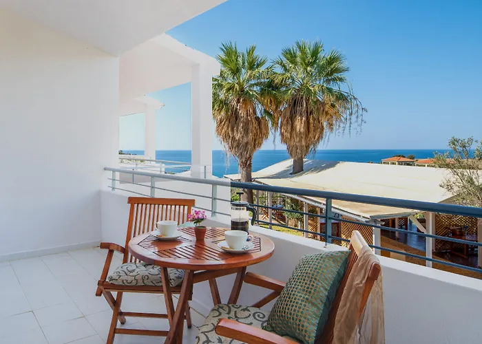 Costa Avithos מלון