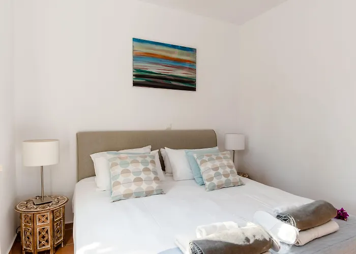 Costa Avithos מלון 4*